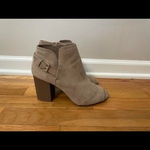 Tan suede open toe heel booties women’s 9.5